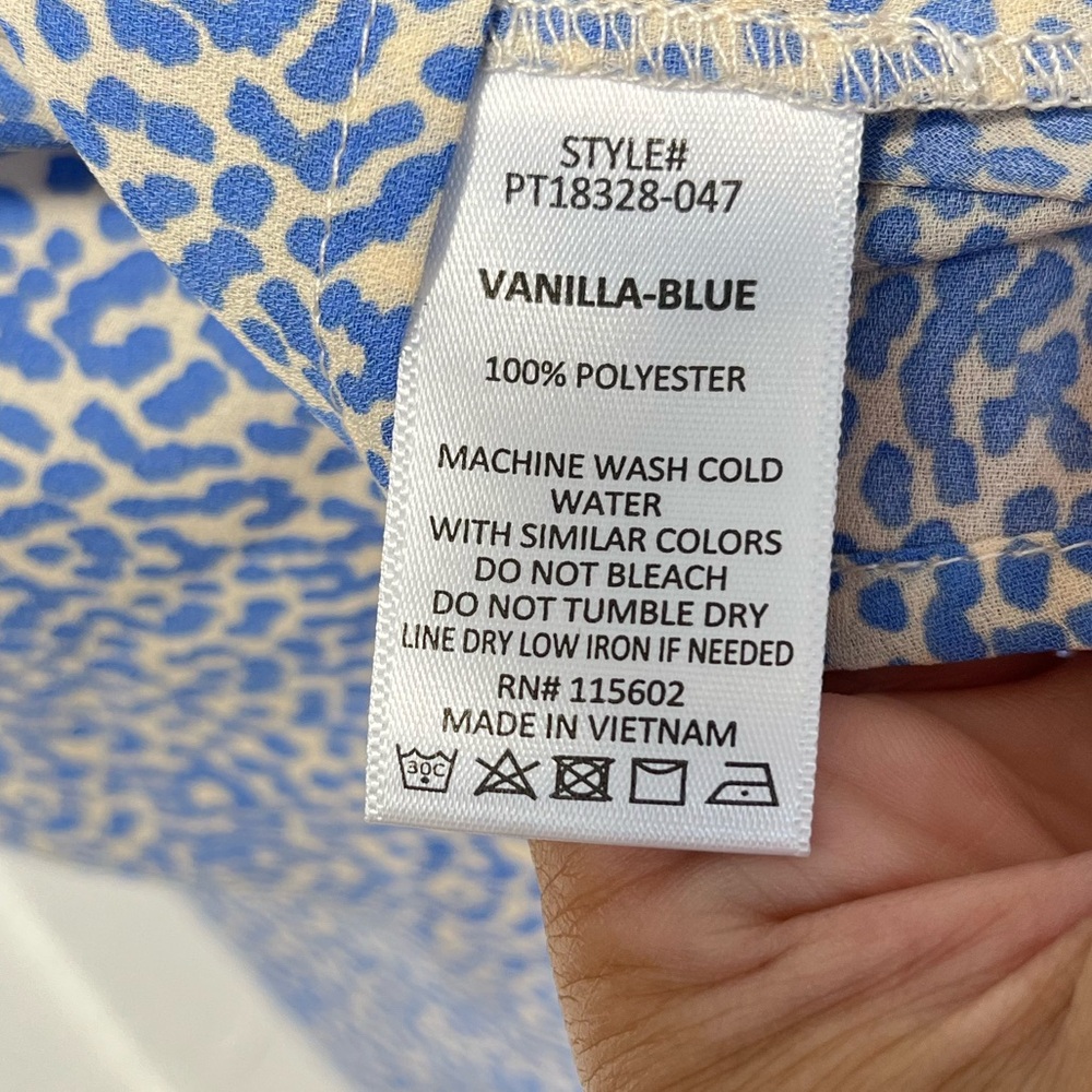 NWT Lush stitch fix cream and blue short sleeve blouse 1x - Picture 6 of 8